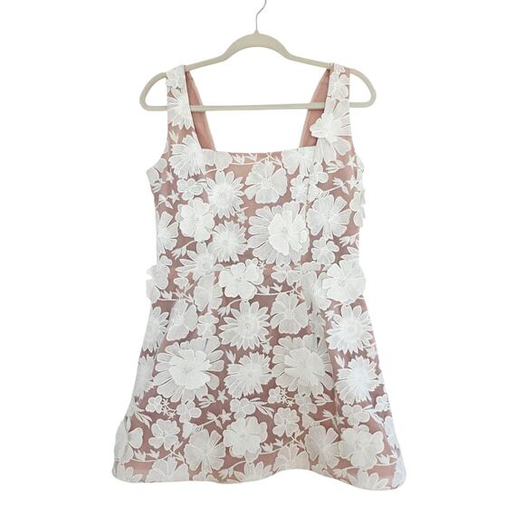 HELSI White & Tan Belen Floral Applique Cocktail Fit & Flare Mini Dress Sz Large - Picture 3 of 10